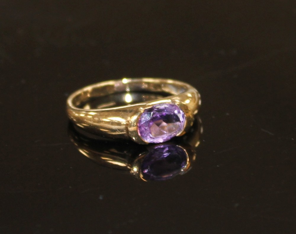 A modern 9ct gold and oval cut amethyst set ring, size P, gross weight 2.3 grams.
